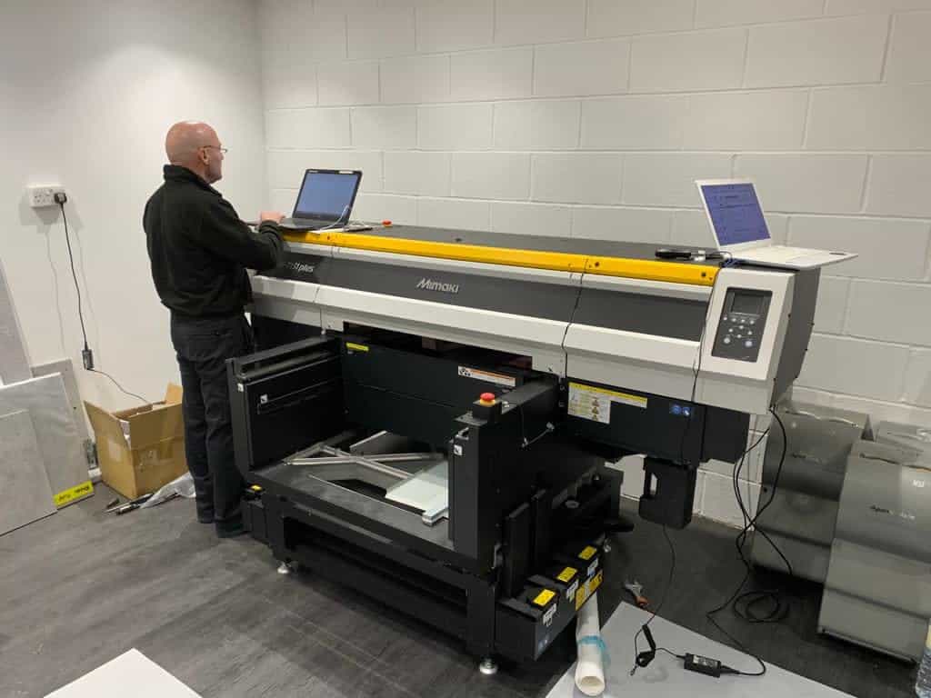 YPS Engineer installing a Mimaki UJF7151 Plus